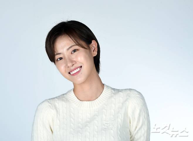 최근 종영한 KBS 2TV 주말드라마 '현재는 아름다워'에서 현미래 역할로 열연을 펼친 배우 배다빈이 27일 오후 서울 양천구 CBS노컷뉴스 사옥에서 인터뷰 전 포즈를 취하고 있다. 황진환 기자
