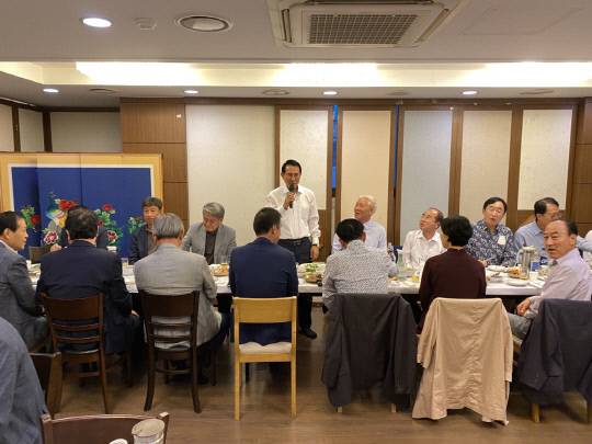 서산포럼은 지난달 30일 가야관에서 이완섭 시장 초청 간담회를 열어, '서산의 새로운 동력 창출 방안' 주제 토론을 했다.