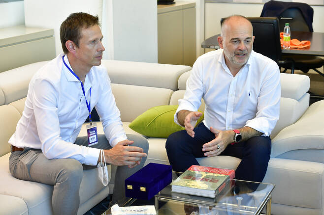 Authors Didier Alcante (left) and Laurent-Frederic Bollee talk about writing their graphic novel "Atomic Bomb" on Sept. 30. (Korea Manhwa Contents Agnecy)