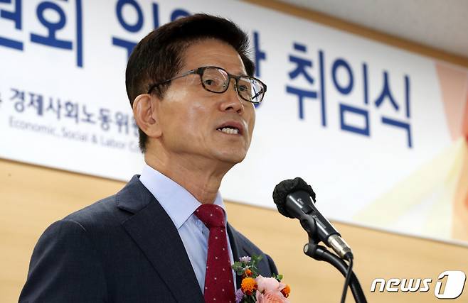 김문수 신임 경제사회노동위원회 위원장이 4일 오전 서울 종로구 경제사회노동위원회 대회의실에서 열린 취임식에서 취임사를 하고 있다. /사진=뉴스1