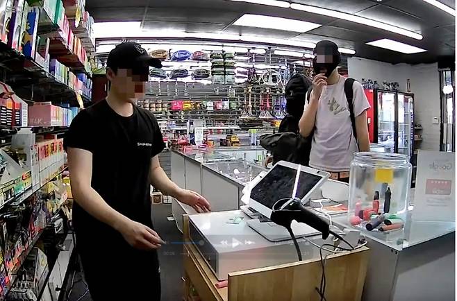 지난 8월 미국 라스베이거스에서 발생한 담배가게 강도 현장. /사진=뉴욕포스트