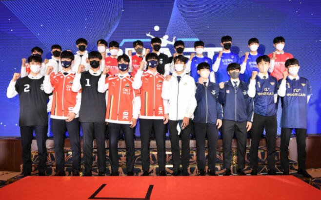 2022-2023시즌 프로배구 남자부 신인 선수 드래프트 단체 사진. 한국배구연맹