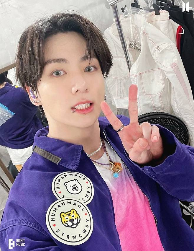방탄소년단 정국 中팬클럽 부산 지하철 종합운동장역 전광판 광고..BTS 콘서트 응원 '초특급 팬심'