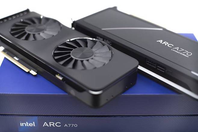 게이밍 그래픽 카드에서 가장 중요한 요소는 게이밍 성능이지만, 얼마나 많은 게임이 안정적으로 동작하는가도 중요하다. 인텔 아크의 가장 큰 숙제가 바로 호환성 문제다. 출처=IT동아