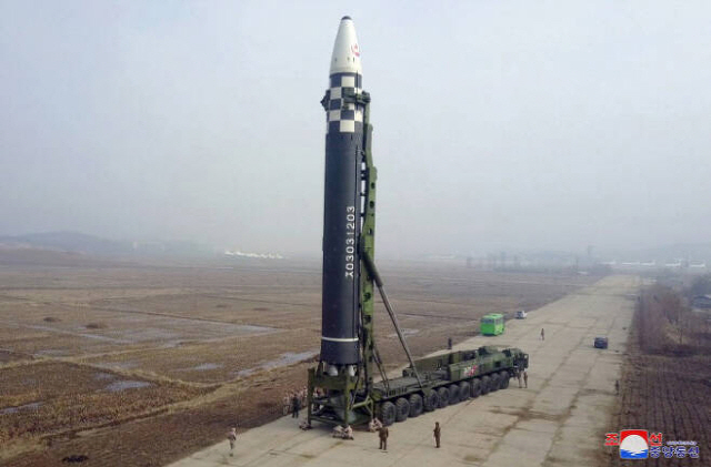 ▲ 북한의 ‘신형ICBM 화성-17형’.[연합뉴스]