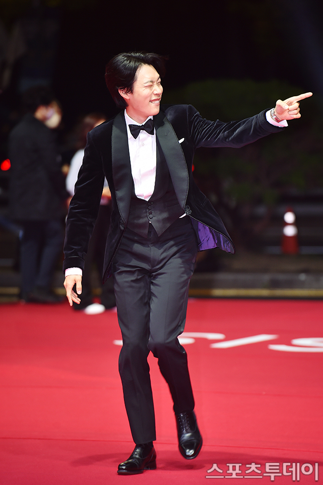 The 27th Busan International Film Festival (hereinafter referred to as BIFF) Red Carpet event was held at the Busan Cinema Center in Haeundae District, Busan Metropolitan City on the evening of the 5th.Actor Ryu Jun-yeol is stepping on Red Carpet on the day.Ryu Jun-yeol and Jeon Yeo-been were selected as the opening ceremony hosts to open the 27th Busan International Film Festival, which will be held for three years.Actor brewing, Han Ji-min, Jin Sun-gyu, Shin Ha-gyun, director Koreeda Hirokazu attended the event.This years opening film is the second feature film Ayazus Wrath, directed by Hardy Mohagh, who received the New Currents Award and the International Film Critics Federation Award at the 2015 Busan International Film Festival. The closing film was 2022 Venice International Orizontis One Man directed by Ishikawa Kay.The 27th Busan International Film Festival will show 243 films from 71 countries around the world on 30 screens at seven theaters including Busan Cinema Center and CGV Centum City in Busan City from May 5 to 14.2022.10.05.