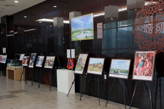 한국해외봉사단원연합회(KOVA) 회원들이 해외봉사 활동 중 현지 모습을 담은 60여점의 작품을 경주엑스포대공원 전망 1층에서 개최한다.