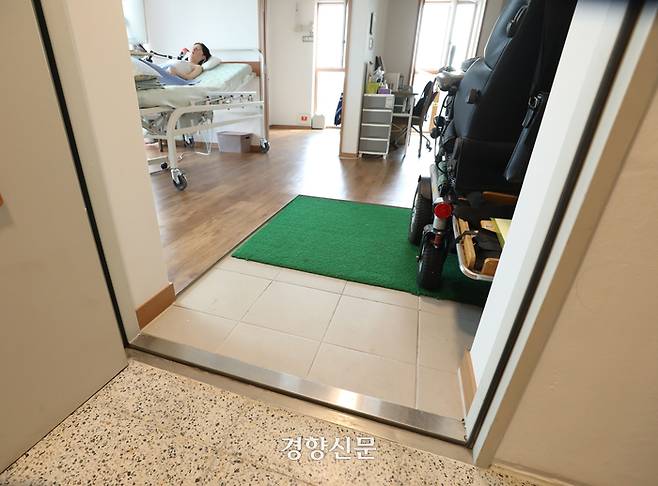 설계 단계부터 장애인을 비롯한 이동약자들의 편의를 고려한 서울 수유동 유니버설디자인하우스의 내부 모습. 강윤중 기자