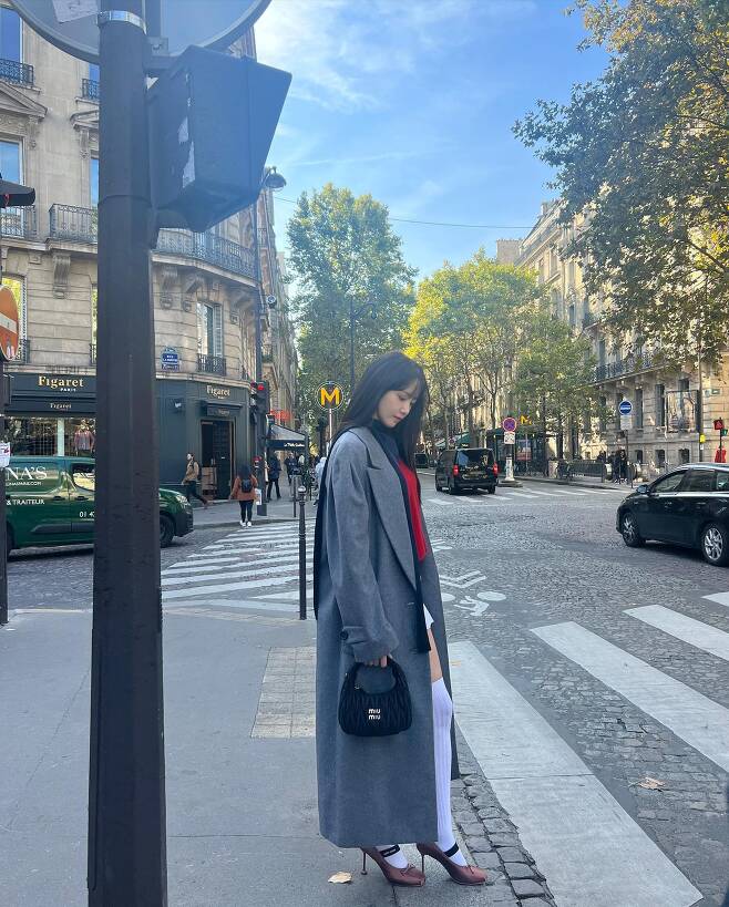 Girls Generation member and Actor Im Yoon-ah boasted a watery beauty.On Monday, Im Yoon-ah posted several photos on Instagram.Im Yoon-ah attended the Miu Miu 2023 S/S fashion show in Paris, France, on Monday.In the photo, Im Yoon-ah is posing in various costumes of luxury brand, and has a lovely red-colored knit best and white skirt.Girls Generation member Hyoyeon responded by saying, Its a doll.Im Yoon-ah has been active in the films Hypothesis 2: Study Group International and MBC Drama Big Mouth.JTBC Drama King the Land, which will be broadcast next year, will breathe with 2PM member and actor Lee Jun-ho.It is a story that makes a day when the main character of the man who despises laughter and the woman who has to laugh can laugh brightly in the VVIP business lounge King the Land which is the dream of hoteliers.Photo: Im Yoon-ah Instagram