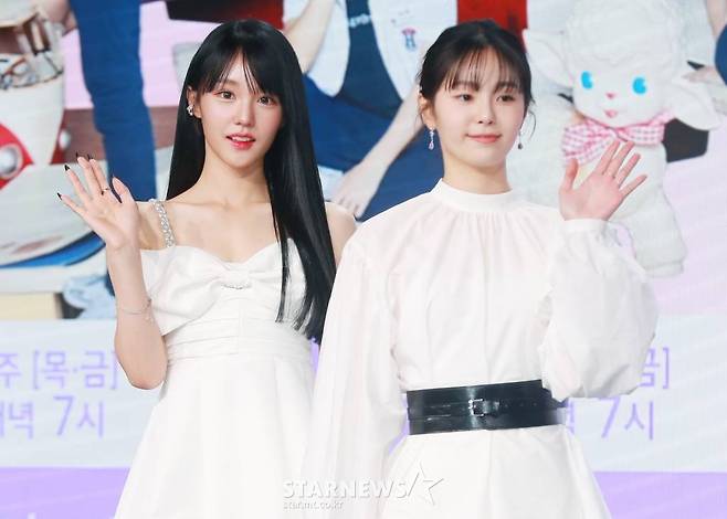 우아 나나, 배우 하선호가 19일 오후 경기 고양시 EBS 사옥에서 진행된 드라마 '네가 빠진 세계' 제작발표회에 참석해 포즈를 취하고 있다. 악플에 시달리던 국민 아이돌 유제비가 웹소설 속으로 빠져 새로운 삶의 의미를 깨닫는 학원 판타지 로맨스 드라마 '네가 빠진 세계'는 오는 20일 첫 방송된다. /2022.10.19 /사진=이동훈 기자 photoguy@