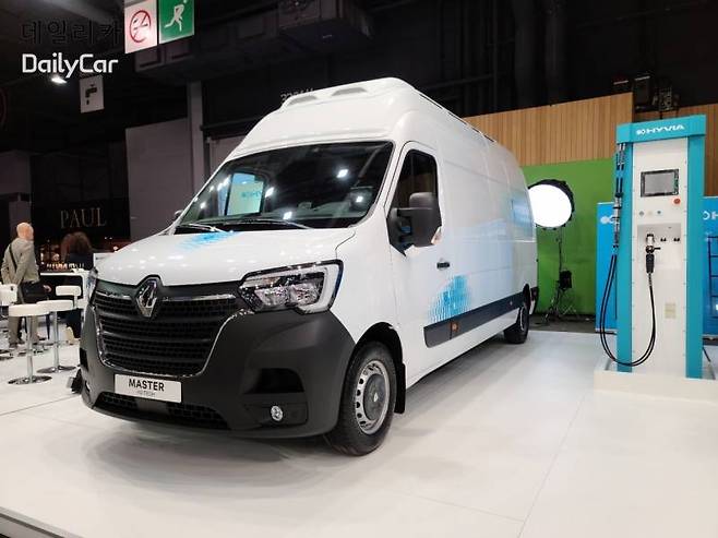 르노그룹 합작투자 회사 하이비아(Hyvia)가 공개한 마스터 밴(Master Van) 수소차(H2-TECH) (2022 파리모터쇼)
