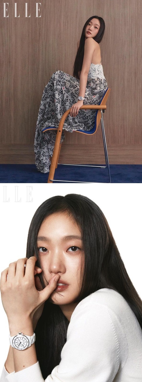 Seoul =) = Actor Kim Go-eun showed a dreamy charm.Kim Go-eun posted two heart emoticons on her social networking service (SNS) account and several picture cuts taken with Elkorea on the 25th.In the photo, there was a picture of him sitting on a chair wearing an off-shoulder dress with a long straight hair. The image filled with oriental beauty created a dreamy atmosphere.In other photographs, Kim Go-eun made a playful look and gathered his hands together, revealing his natural charm with a smile. His mysterious charms attracted attention.On the other hand, Kim Go-eun appeared on TVN Drama Little Women recently.