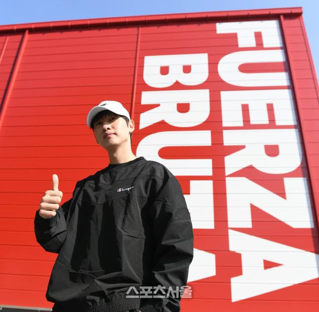 푸에르자 부르타 특별 게스트로 출연하는 슈퍼주니어 은혁이 21일 서울 잠실 FB씨어터에서 테크니컬 리허설을 하기 전 포즈를 취하고 있다. 사진|최승섭 기자 thunder@sportsseoul.com