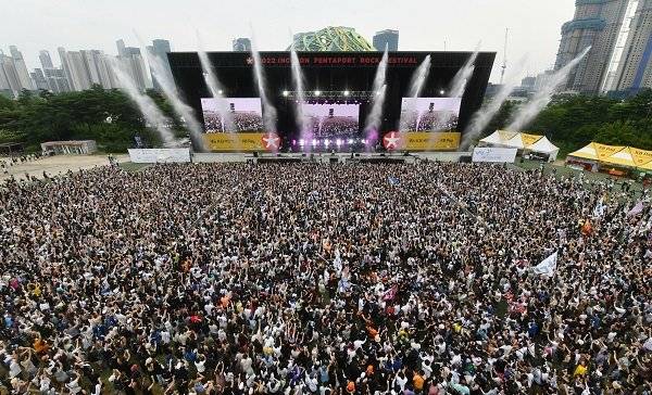 8월 5~7일 인천 송도달빛축제공원에서 열린 인천펜타포트락페스티벌을 찾은 관객들. 역대 최다인 13만 명이 페스티벌을 즐겼다. 펜타포트 제공