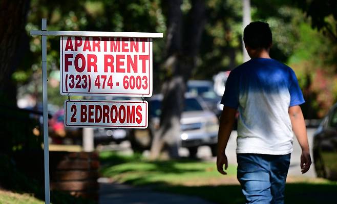 미국 캘리포니아 패서디나의 주택 임대 광고판/ⓒAFP=뉴스1