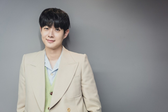 According to a number of entertainment officials on the 5th, Choi Woo-shik is in the final stages of coordinating his schedule to appear in the new Restaurant Series.Following the above-mentioned actors Lee Seo-jin, Jung Yu-mi and Park Seo-joon, Choi Woo-shik also reviews the merger and raises expectations.Choi Woo-shik is not a member of Yoon Restaurant but a member of Yoon Stay.When it became difficult to shoot the Yoon Restaurant series overseas due to the COVID-19 pandemic, he turned to Korea and filmed Yoon Stay, and Choi Woo-shik newly joined at this time.Restaurant series heading overseas again with an endemic switch.The production was announced and the names of Yoon Restaurant members such as Lee Seo-jin, Jung Yu-mi and Park Seo-joon were mentioned, and Choi Woo-shik of Yoon Stay also got on the plane together.Choi Woo-shik, who is currently filming Netflixs new original series The Murderer, is coordinating his schedule to participate in the Restaurant Series.In response, the management company of the agency said, It is right that we received the proposal, and we are discussing it because we are shooting the work now.In addition to Choi Woo-shik, Park Seo-joon and other actors who were originally mentioned as cast members are also coordinating their schedules. Although the schedule is tight due to filming and overseas schedules, all cast members are reportedly willing to participate.The new Restaurant Series is scheduled to be filmed within this year with the aim of first broadcasting in the first quarter of 2023. Producer Jang Eun-jung of Spain boarding house will direct it with producer Na Young-seok. It is likely to be organized at 9 p.m. on Friday.