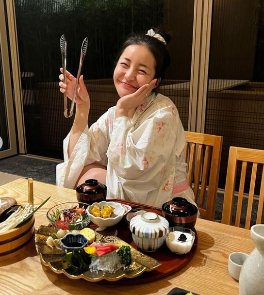 Yu-Jeong posted several photos on his instagram with a short comment BUSAN on the 5th.In the photo, Yu-Jeong poses with a bright smile in front of the well-prepared food. Despite the fact that he does not have a makeup, his distinctive eyes and fine blood catch the eye of the viewer.The netizens who saw this showed various reactions such as Why I love you, It is so cute and Yu-Jeong of lovely charm.Meanwhile, Yu-Jeongs group Brave Girls last July BRAVE GIRLS 1st U.S. TOUR I met with global fans through my first US tour.