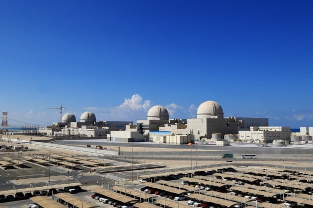 APR 1400을 적용한 ‘한국형 원전 수출 1호’ 아랍에미리트(UAE) 바라카 원자력 발전소 전경. 사진=AFP·연합뉴스