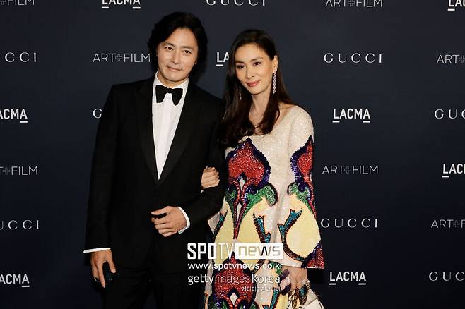 Actor Jang Dong-gun Ko So-young and his wife attended an event in Los Angeles and showed off their unwavering affection.Jang Dong-gun, Ko So-young attended the 11th annual LACMA art film Gala Rizzatto Event at the LACMA in Los Angeles County Museum of Art, California, on Monday.On this day, Jang Dong-gun Ko So-young and his wife stood in a photo wall with their arms folded in a tuxedo and colorful dress, and were baptized with a hot flash.In August, Ko So-youngs jewelery brand launching event was attended by two people for a long time, but it was rarely caught together in overseas events.Last year, Lee Jung-jae Im Se-ryung couples attended the event and focused their attention.Lee Jung-jae and Im Se-ryung, vice chairman of the target group, have been firmly in love for eight years, acknowledging the fact that they have been dating since January 2015.In September, Lee Jung-jae appeared at the 74th Prime Ministers Award ceremony, which was the first Korean actor to win the Best Actor Award.The LACMA Art Film Gala Rizzatto is an annual event to raise money for an operating fund to expand the film program.It was co-chaired in 2011 by Eva Chow, director of the Los Angeles County Museum of Art, who is considered a prominent cultural figure in Los Angeles, and Hollywood actor Leonardo DiCaprio; it has been consistently sponsored by Italian brand Gucci.Every year, a person who contributed to cultural development was selected and awarded. This year, Park Chan-wook, the director of break-up, was selected as the winner and collected more eye-catching.Hollywood stars attended the art film Gala Rizzatto, and in addition to the Jang Dong-gun Ko So-young couple, Park Chan-wook, the winner, and Park Hae-il, the main character of Break Up, as well as Korean stars such as Lee Byung-hun, Jo In-sung, Black Pink Rose and Park Si-yeon also attended the event.Ko So-young, Jang Dong-gun is married in 2010 and has one male and one female.Jang Dong-gun resumed broadcasting earlier this year with TV Chosuns Jang Dong-guns Back to the Books Season 2 and is preparing to return to the screen with director Huh Jin-hos film The Dinner (working title).Ko So-young recently launched a jewelery brand and expanded into a business.I would like to express my sincere condolences to those who died in the Itaewon disaster.