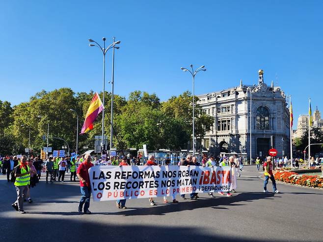 시벨레스광장은 민주주의 아크로폴리스이기도 하다. 최근 벌어진 의료노조의 시위