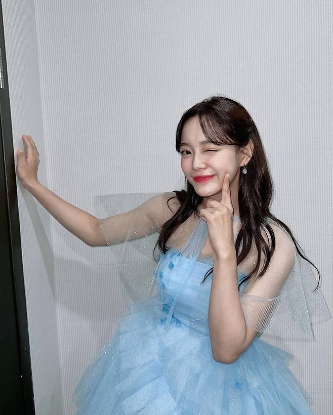 Singer and actor Kim Se-jeong showed off her transparent beauty.On the 8th, Kim Se-jeong posted a photo with a blue heart emoticon on his instagram.In the photo, Kim Se-jeong is wearing a light blue mini dress and is making a cute face. The white skin adds a clean color dress to reveal a refreshing beauty.The thin and shiny dress material reminds me of Elsa in Disneys animated Winter Kingdom. Kim Se-jeong wore the costume at a recent Asia fan meeting.On the other hand, Kim Se-jeong held the first Asia fan meeting  ⁇  2022 SEJEONG  ⁇  S SESANG DIARY  ⁇  in Jakarta on the 4th and Bangkok, Thailand on the 6th.