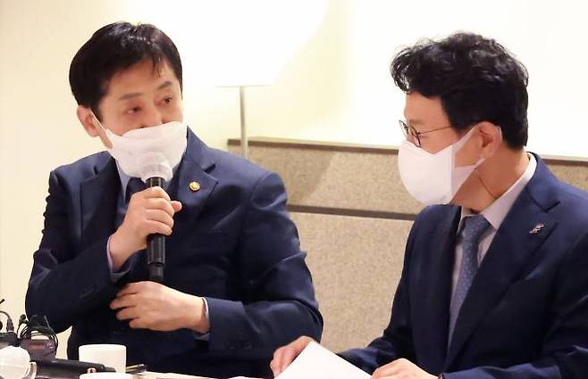 김주현 금융위원장과 김광수 은행연합회장. 금융위