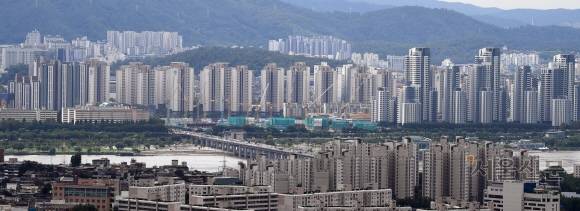 - 서울 남산에서 바라본 서울 아파트 모습. 서울신문 DB