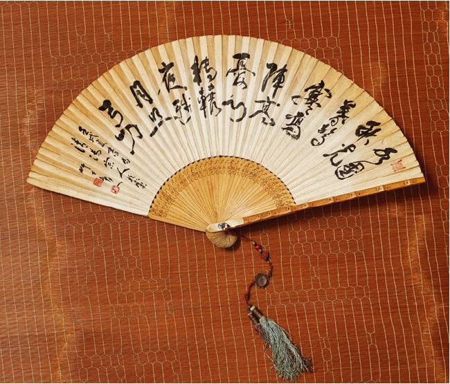 김상옥 합죽선. 현대. 시인 김상옥이 이순신 장군의 시를 직접 적어 넣었다.