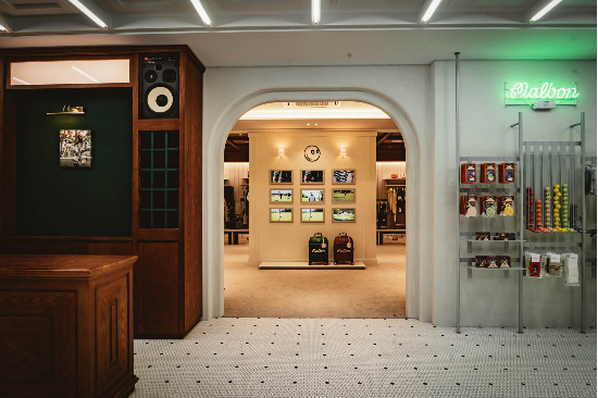 말본골프는 서울 도산대로에 첫 플래그십 스토어 ‘말본(MALBON) 6451’가 첫선을 보였다. (말본골프 제공)