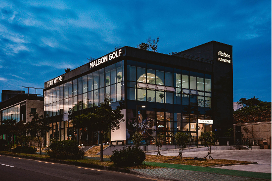 여세를 몰아 말본골프는 제주만의 풍광과 지역특색을 직관적으로 전달하는 콘셉트의 2호 직영점도 열었다. (말본골프 제공)