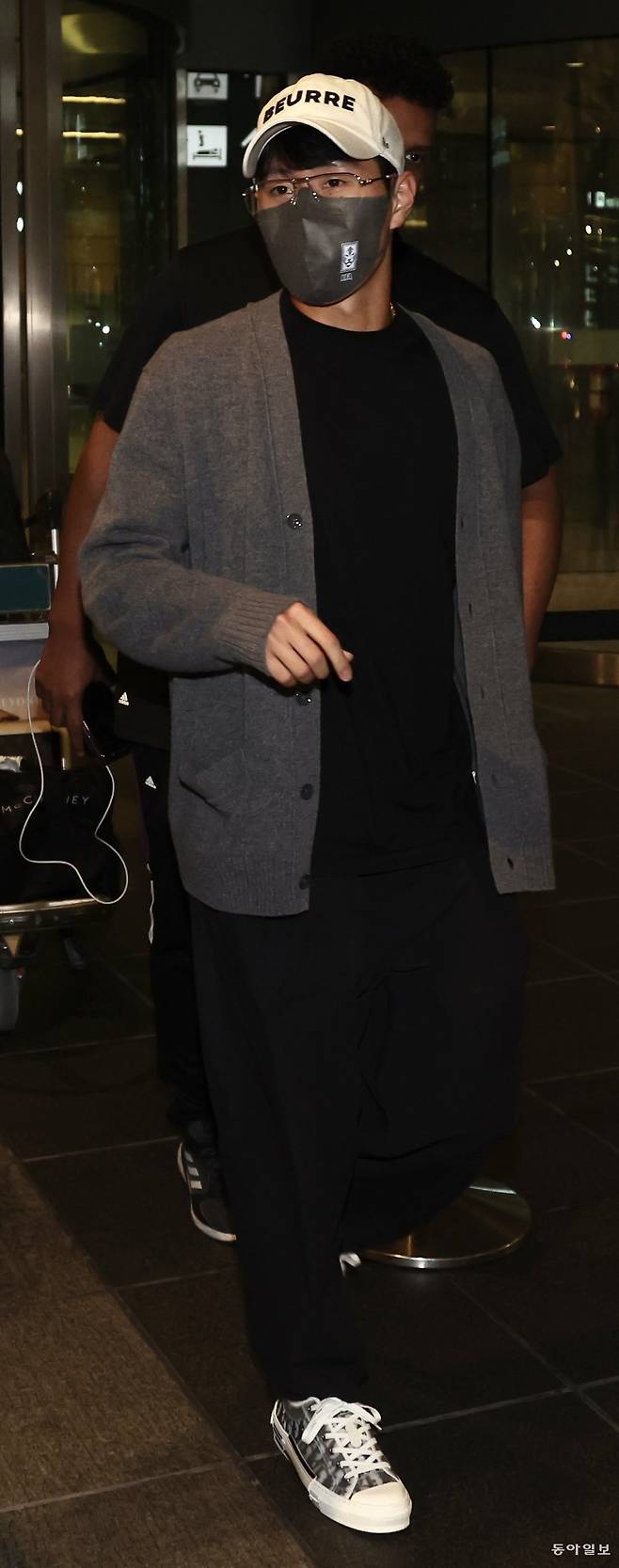 한국축구대표팀 막내 이강인이 14일 카타르에 입성했다. 도하=송은석 기자 silverstone@donga.com