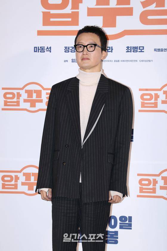 배우 최병모가 17일 오전 서울 용산구 CGV아이파크몰에서 진행된 영화 '압꾸정' 제작보고회에 참석해 포토타임을 갖고 있다. '압꾸정'은 샘솟는 사업 아이디어로 입만 살아있는 압구정 토박이 ‘대국’(마동석)이 실력 TOP 성형외과 의사 ‘지우’(정경호)와 손잡고 K-뷰티의 시조새가 된 이야기다. 오는 30일 개봉. 서병수 기자 qudtn@edaily.co.kr /2022.11.17.