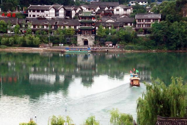 랑중 화광루에서 본 자링강과 난진관고진. ⓒ최종명