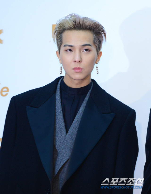 WINNER Song Min-ho, 29, suffers fathers deathAccording to the report, Song Min-hos father, identified only by his surname Song, passed away on July 21. It was confirmed that the deceased had died while battling a chronic disease.Song Min-ho has confessed his heartfelt sympathy for his father through past broadcasts, especially worrying about his fathers health and saying, I am sick now and I am very nervous.Song Min-hos father has been hospitalized and treated until recently, but died after battling the disease. Song Min-ho is currently in the process of protecting the Mortuary of the deceased in sorrow.Song Min-ho made his debut with the group WINNER in 2014 and made his name and face known.He has been loved greatly by leaving hit songs such as Real Reality, Empty Sea, Everyday, Millions, Love Me Love Me, Ireland, Senshi SeaSince 2018, he has also shown off his solo artists capabilities with his solo activities, Anakne, Runaway and Bang! Entertainment activities have also shone.He also appeared in the New Journey to the West series and The Gang Restaurant and was recognized for his sense of entertainment.