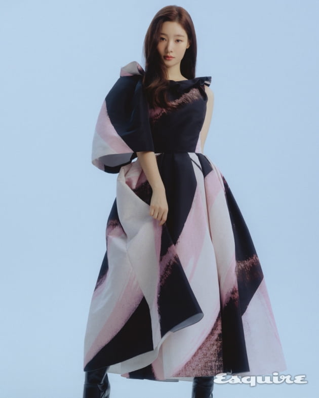 Actor Jung Chae-yeon was injured during the MBC drama Gold spoon shooting, revealing the regret that he could not stand on the stage of DIA.On the 22nd, magazine Esquire released Jung Chae-yeons picture. In the filming scene, Jung Chae-yeon showed a pure and lovely charm by digging various styles of clothes such as dresses and coats.Jung Chae-yeon talked about the recent situation after the end of Gold spoon in Interview after the photo shoot.Jung Chae-yeon said, I was immersed in Gold spoon all year round, so I did not think it was over and I needed time to sort out my mind.He added, I cook alone at home, go shopping, take a walk with my dog, and return to my original life little by little.Jung Chae-yeon was injured while filming Gold Spoon and underwent surgery.Jung Chae-yeon said, Its much better than the first time, adding, I think Ive had a new experience because Ive never had such a big surgery.Jung Chae-yeon said, I talked to the members about the last album from the beginning of this year, but I was really upset because I could not stand on stage.I feel sorry for my fans and I feel sorry for them. Jung Chae-yeon started his acting career in 2016 through TVN Drama Hanseong Man and Woman, which was a combination of group Io Ai and DIA activities.When asked about when he first started acting, Jung Chae-yeon said, I had dreamed of acting, but I didnt expect such an opportunity to come so quickly. I was young and a rookie, so I thought I had to work hard under the given circumstances.Jung Chae-yeon, who has been in charge of characters with excellent beauty so far, asked if there was any burden. I sometimes wanted to do this, he laughed.In the meantime, he said, Thanks to the people around me, I was able to express well.Asked if there is a role to challenge, Jung Chae-yeon said, There are so many genres that I have not experienced yet, so I do not really want to play this role. There are more things I can show you than I have ever done.I have a lot of curiosity and I want to be an actor. I think I can show you more next year, so I look forward to it. 