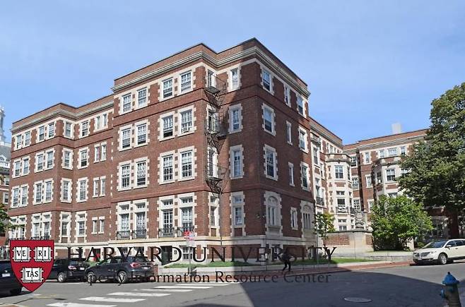 하버드대학의 기숙사인 아담스 하우스(Adams House). 지은지 100년 넘은 곳이다./하버드대 홈페이지