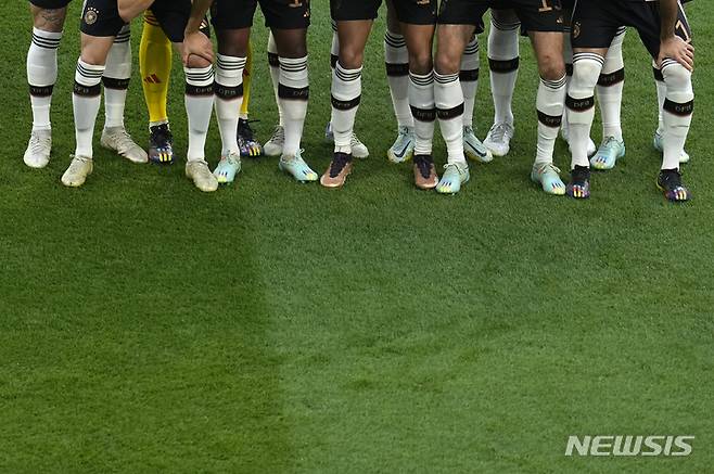 [알라이얀(카타르)=뉴시스]무지개 색이 들어간 독일 축구 국가대표 선수들의 축구화
