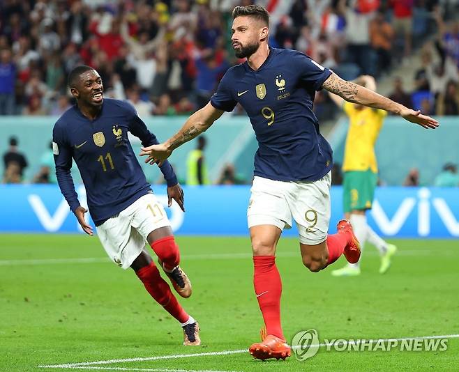 세리머니 하는 지루 (알와크라=연합뉴스) 김도훈 기자 = 22일 오후(현지시간) 카타르 알와크라 알자눕 스타디움에서 열린 2022 카타르 월드컵 조별리그 D조 프랑스와 호주 경기. 프랑스 올리비에 지루가 역전골을 넣은 뒤 세리머니를 하고 있다. 2022.11.23 superdoo82@yna.co.kr