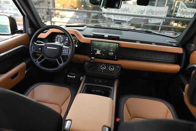 랜드로버 디펜더 P400 X