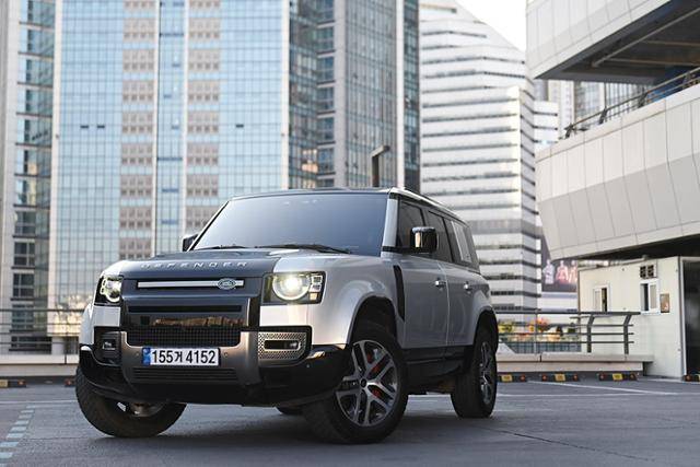 랜드로버 디펜더 P400 X