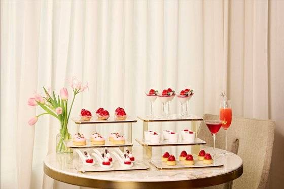 롯데호텔 서울 페닌슐라 라운지 앤 바의 딸기 뷔페. 사진 롯데호텔