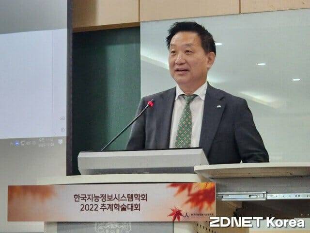 황종성 NIA 원장이 기조강연을 하고 있다.