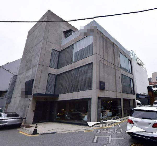 후크엔터테인먼트가 2011년 매입한 청담동 건물/네이버 지도