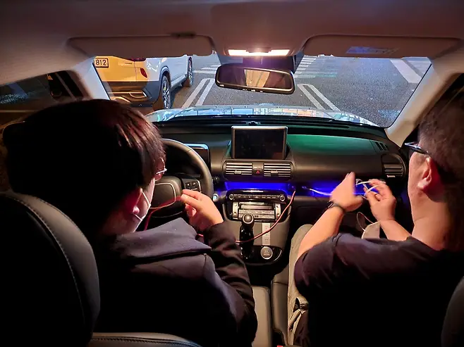 1열에 앉으면 쩍벌 바로 고칠 수 있음