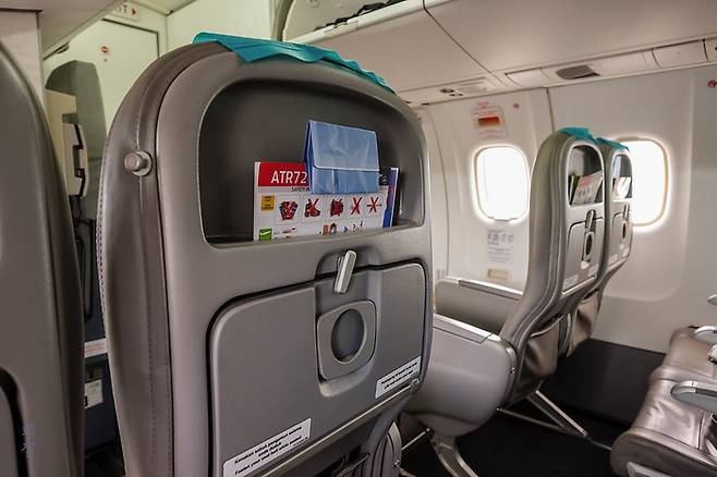 기내 좌석 테이블 / 사진 = 플리커