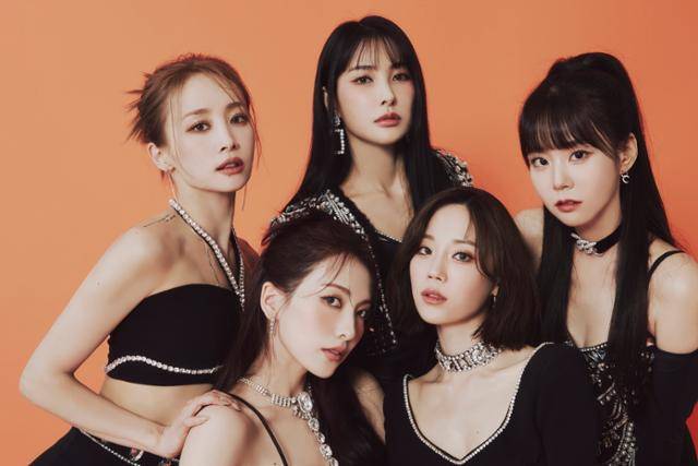 그룹 카라(KARA)가 신곡 '웬 아이 무브(WHEN I MOVE)'로 국내 음원 차트 정상을 차지했다. RBW 제공