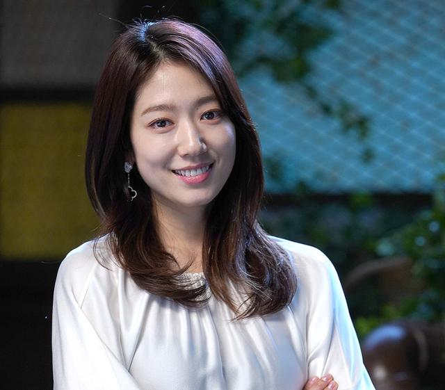 배우 박신혜의 복귀 소식에 관심이 모이고 있다. JTBC 제공