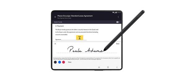 '갤럭시Z 폴드4'로 '도큐사인'을 이용하는 모습. 삼성전자 제공