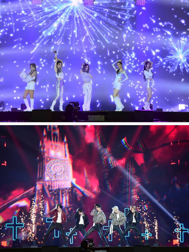 ‘2022 마마 어워즈’를 통해 7년여 만에 다시 무대에 선 걸그룹 카라(위 사진)와 보이그룹 투모로우바이투게더가 각각 그들의 히트곡을 부르며 화려한 퍼포먼스를 선보이고 있다. CJ ENM 제공