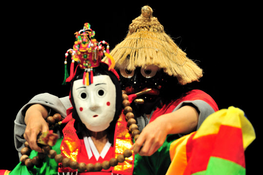 ‘봉산탈춤’의 공연 모습(사진=봉산탈춤보존회).